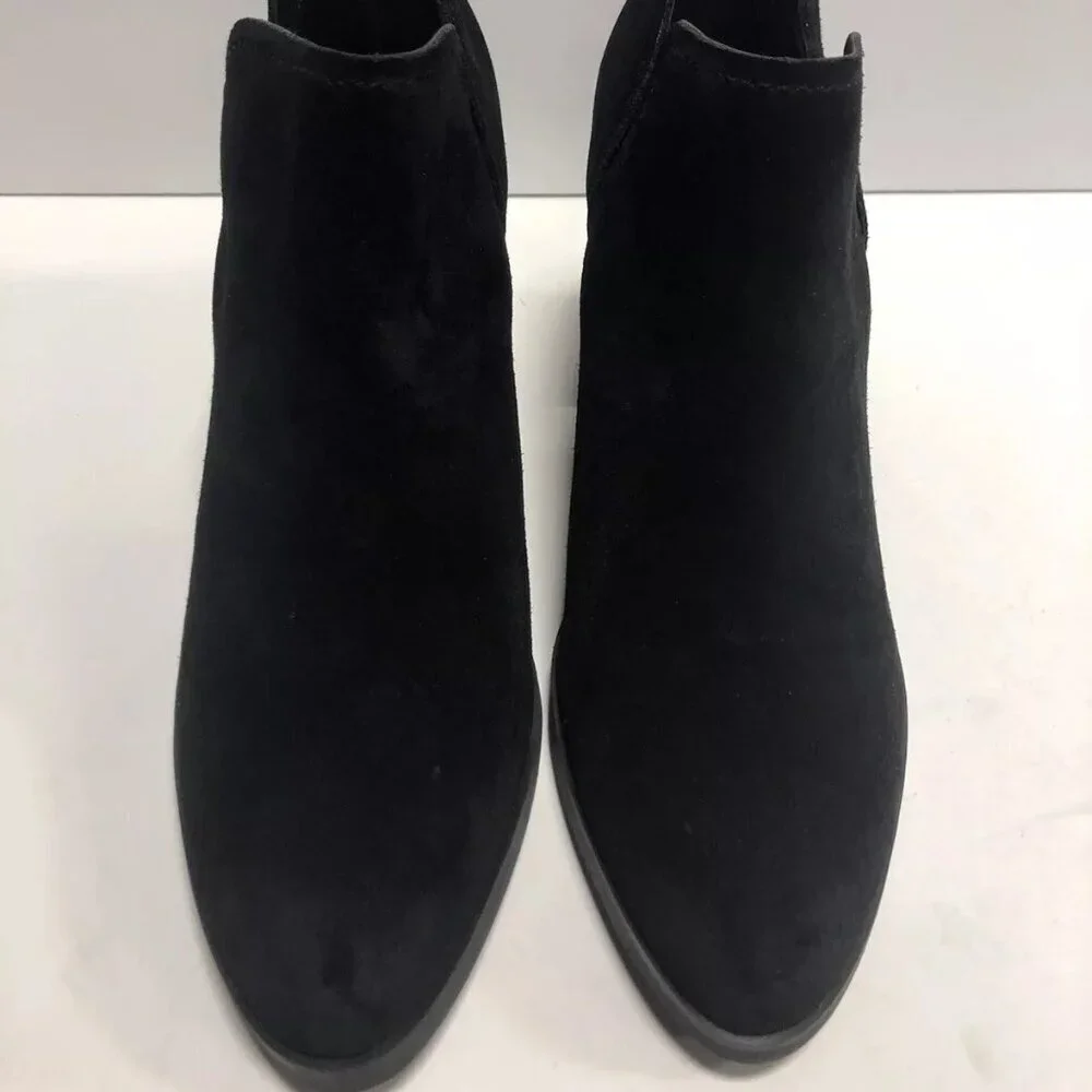 Dolce Vita Women’s Sarla, Black Suede Ankle Booties, Size 10M.